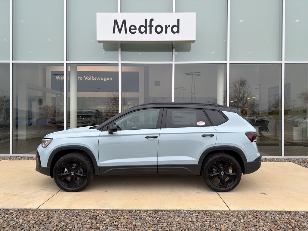 2026 Volkswagen Taos SE Black - Photo 2