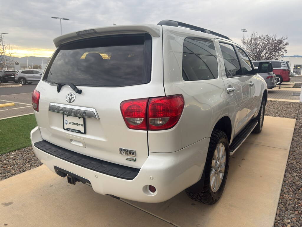 2013 Toyota Sequoia Platinum photo 3