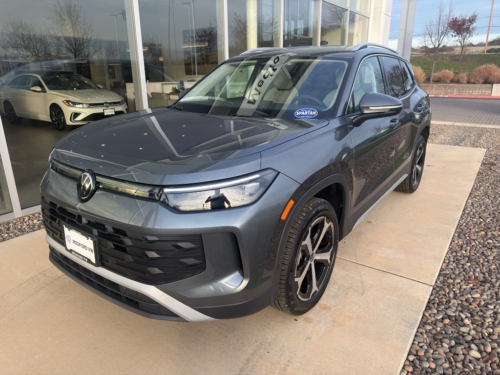 2026 Volkswagen Tiguan SE's photo