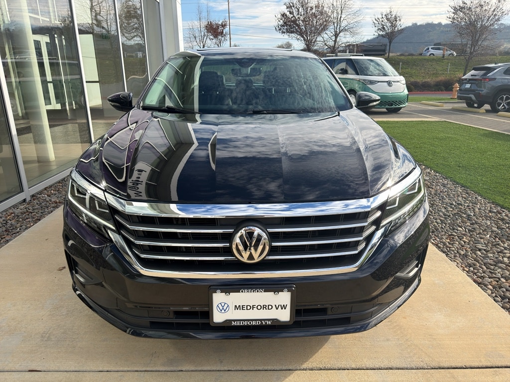 2020 Volkswagen Passat 2.0T SEL photo 3