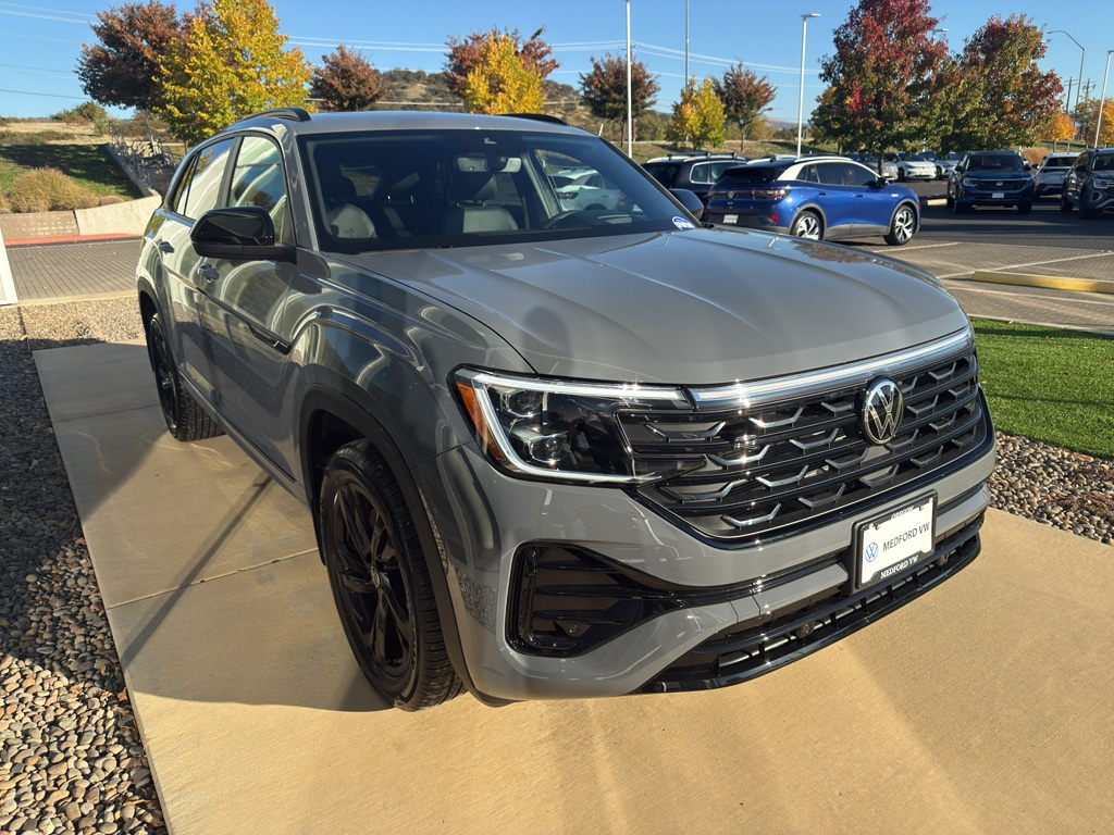 New 2026 Volkswagen Atlas Cross Sport 2.0T SEL R-Line Black SUV