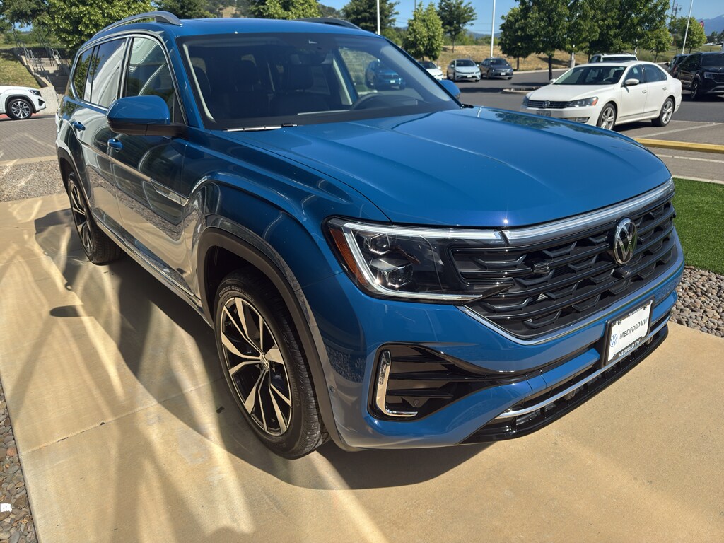 2025 Volkswagen Atlas SEL Premium R-Line photo 3