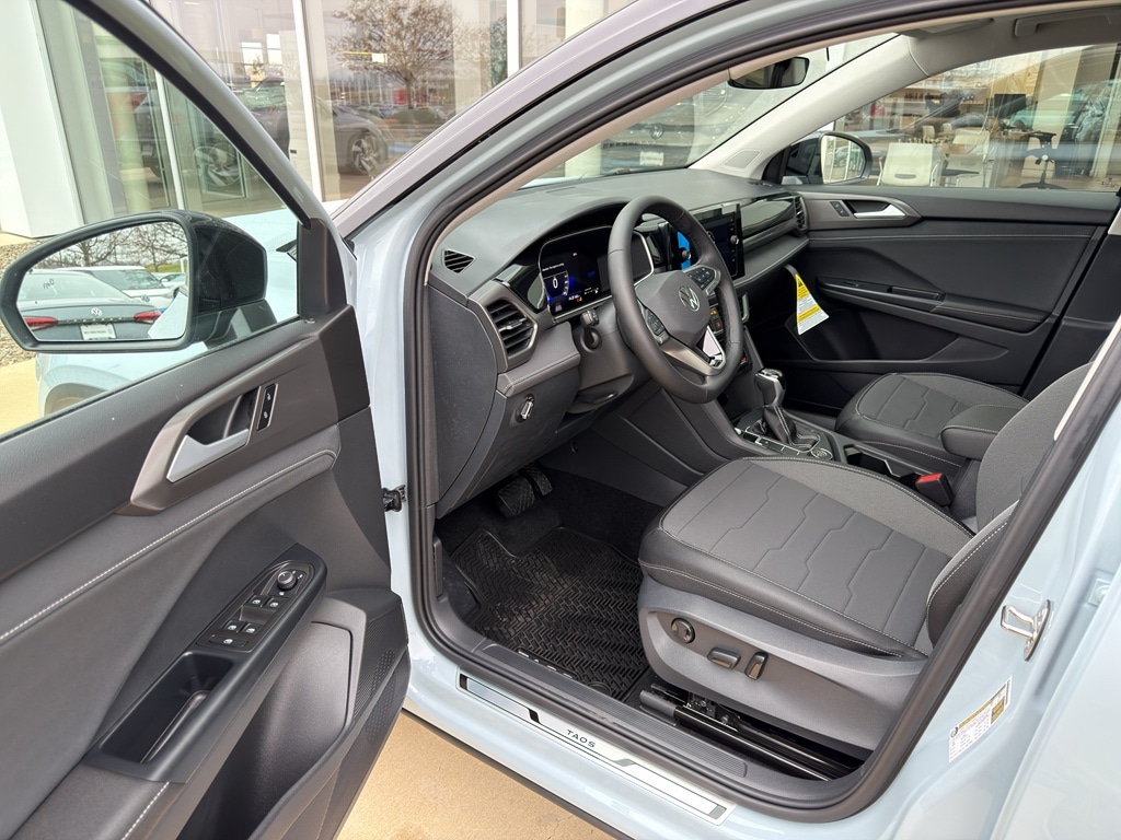 2026 Volkswagen Taos SE Black - Photo 17