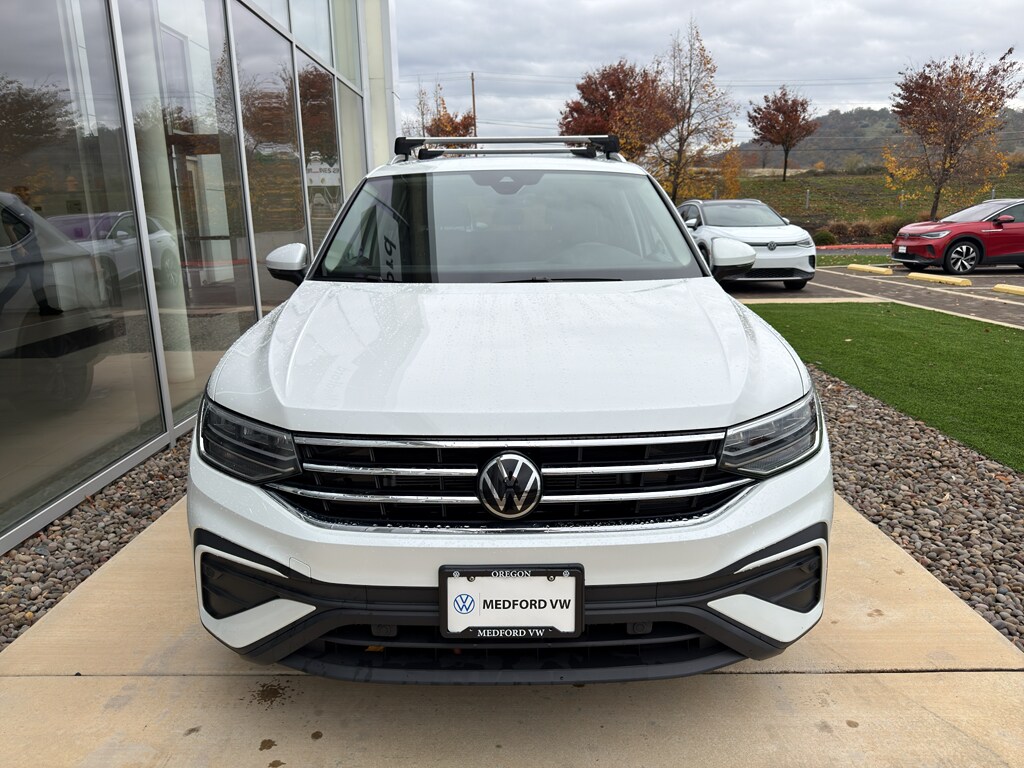 2023 Volkswagen Tiguan SE photo 2