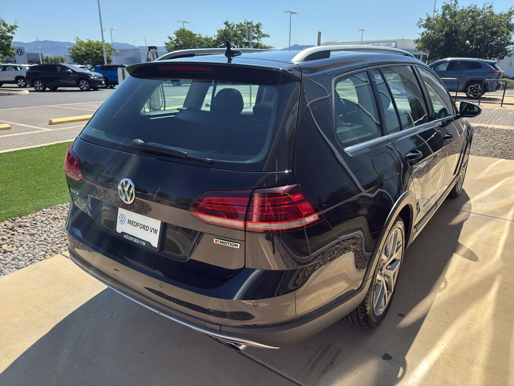 2019 Volkswagen Golf Alltrack SE photo 4