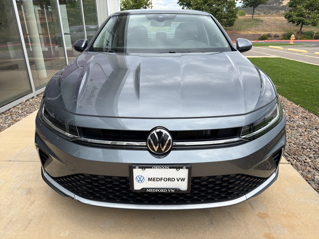 Used 2025 Volkswagen Jetta SE Sedan