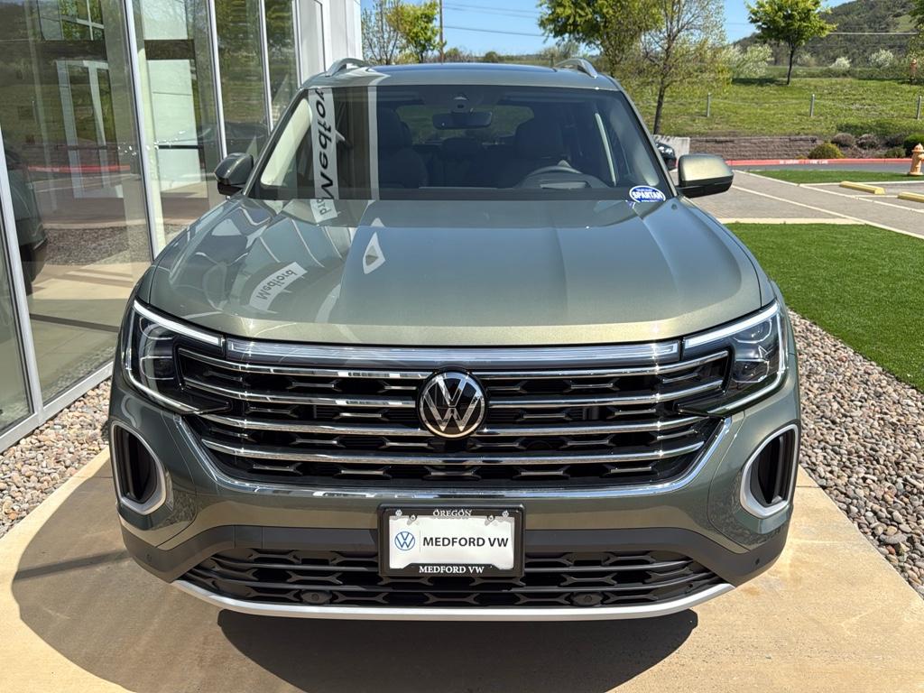 2025 Volkswagen Atlas SEL photo 2