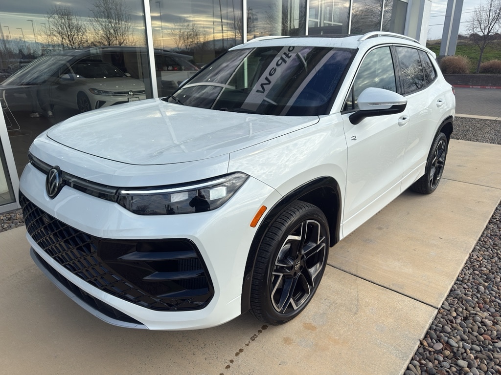 2026 Volkswagen Tiguan SEL R-LINE TURBO's photo