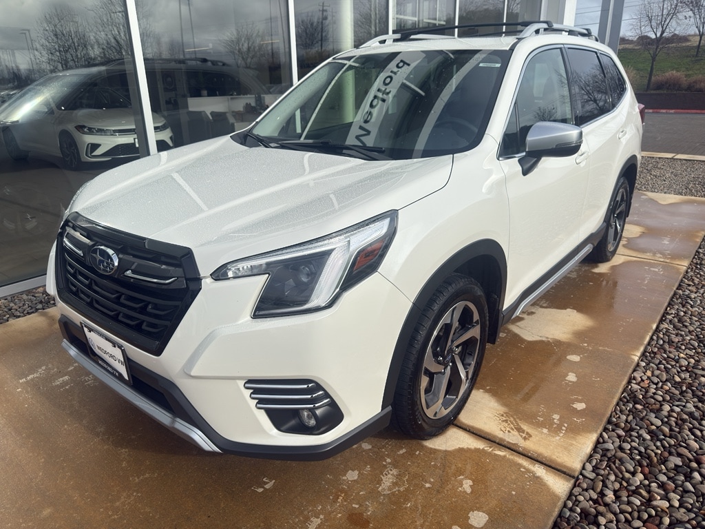 2023 Subaru Forester Touring's photo