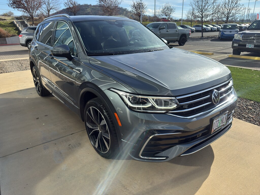 2022 Volkswagen Tiguan SEL Premium R-Line photo 3