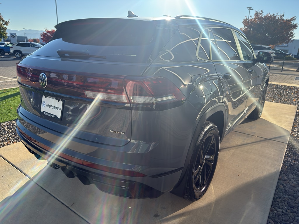 New 2026 Volkswagen Atlas Cross Sport 2.0T SEL R-Line Black SUV