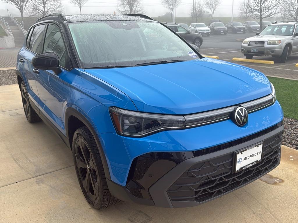 2025 Volkswagen Taos SE photo 3