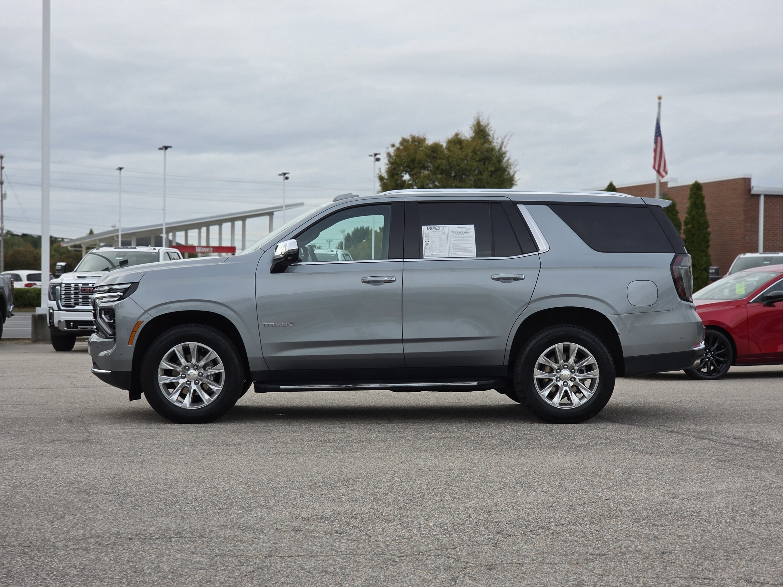 2025 Chevrolet Tahoe Premier photo 2