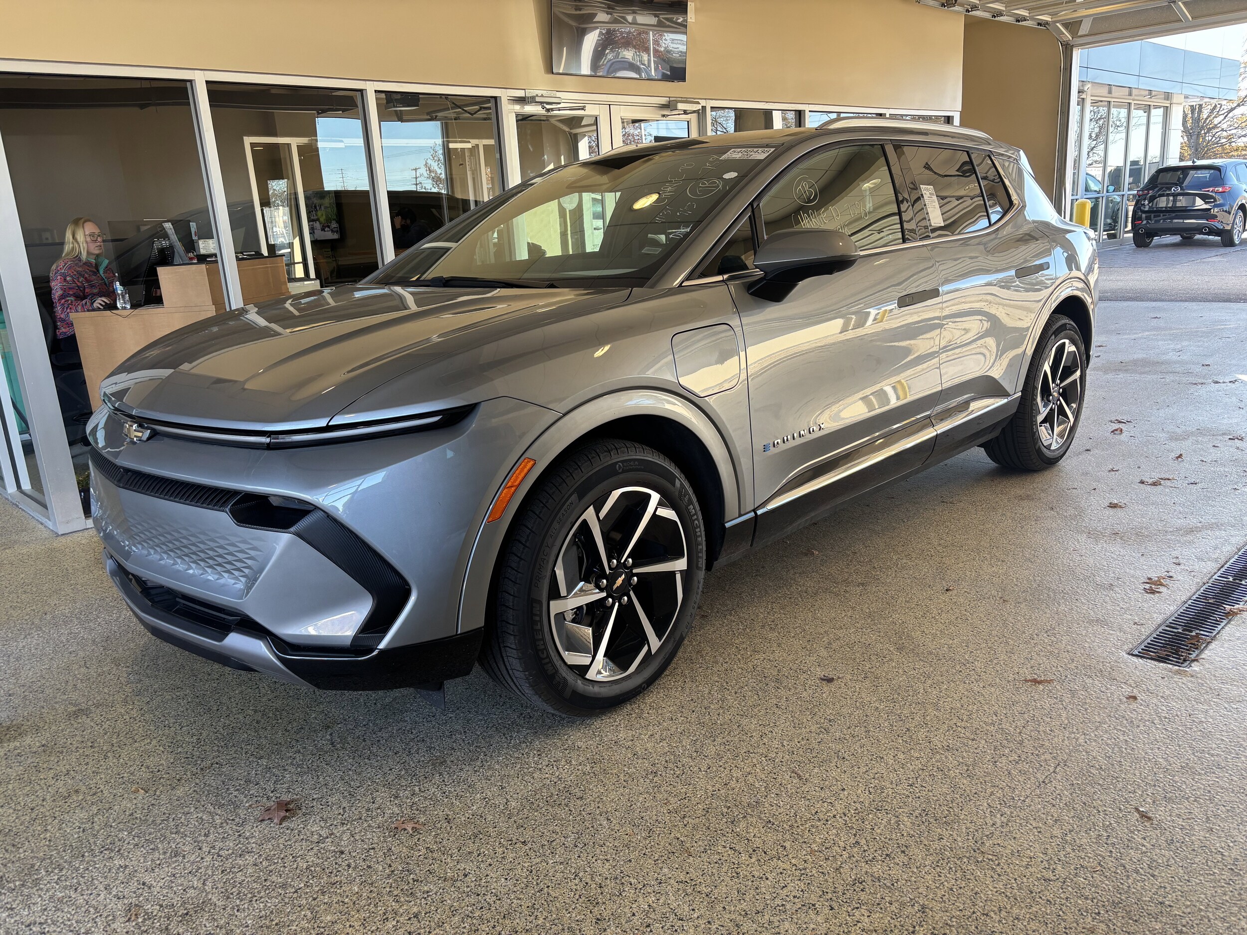 2025 Chevrolet Equinox EV 1LT photo 3