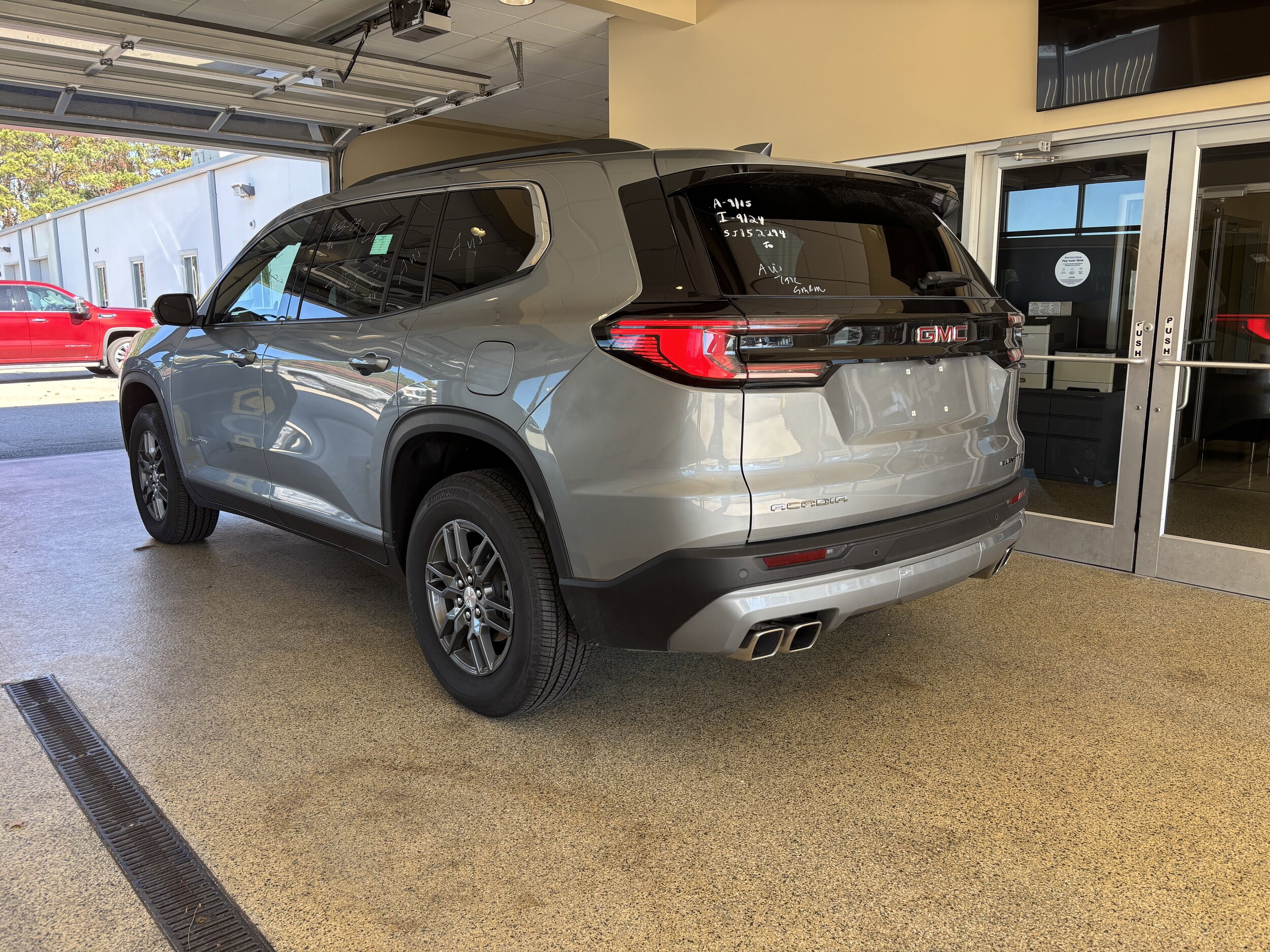 2025 Gmc Acadia Elevation photo 2