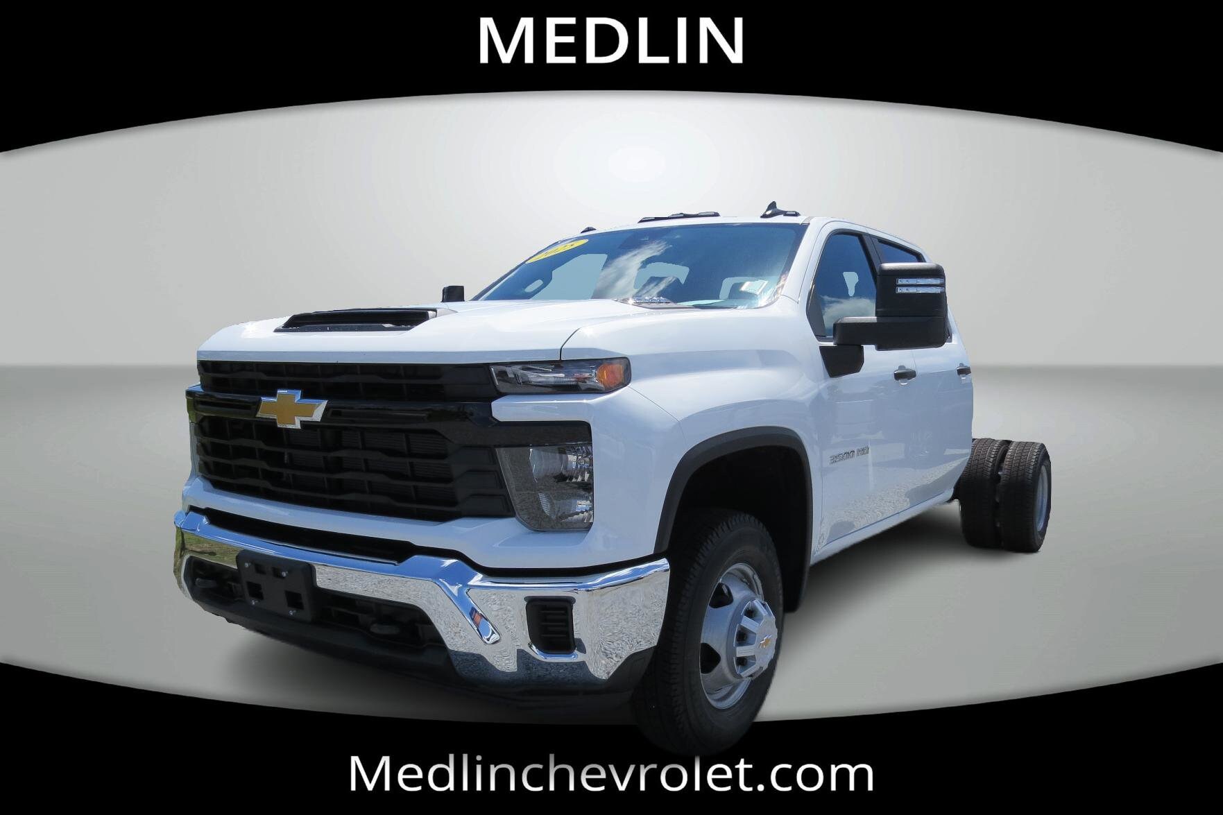 2025 Chevrolet Silverado 3500HD Work Truck photo 2
