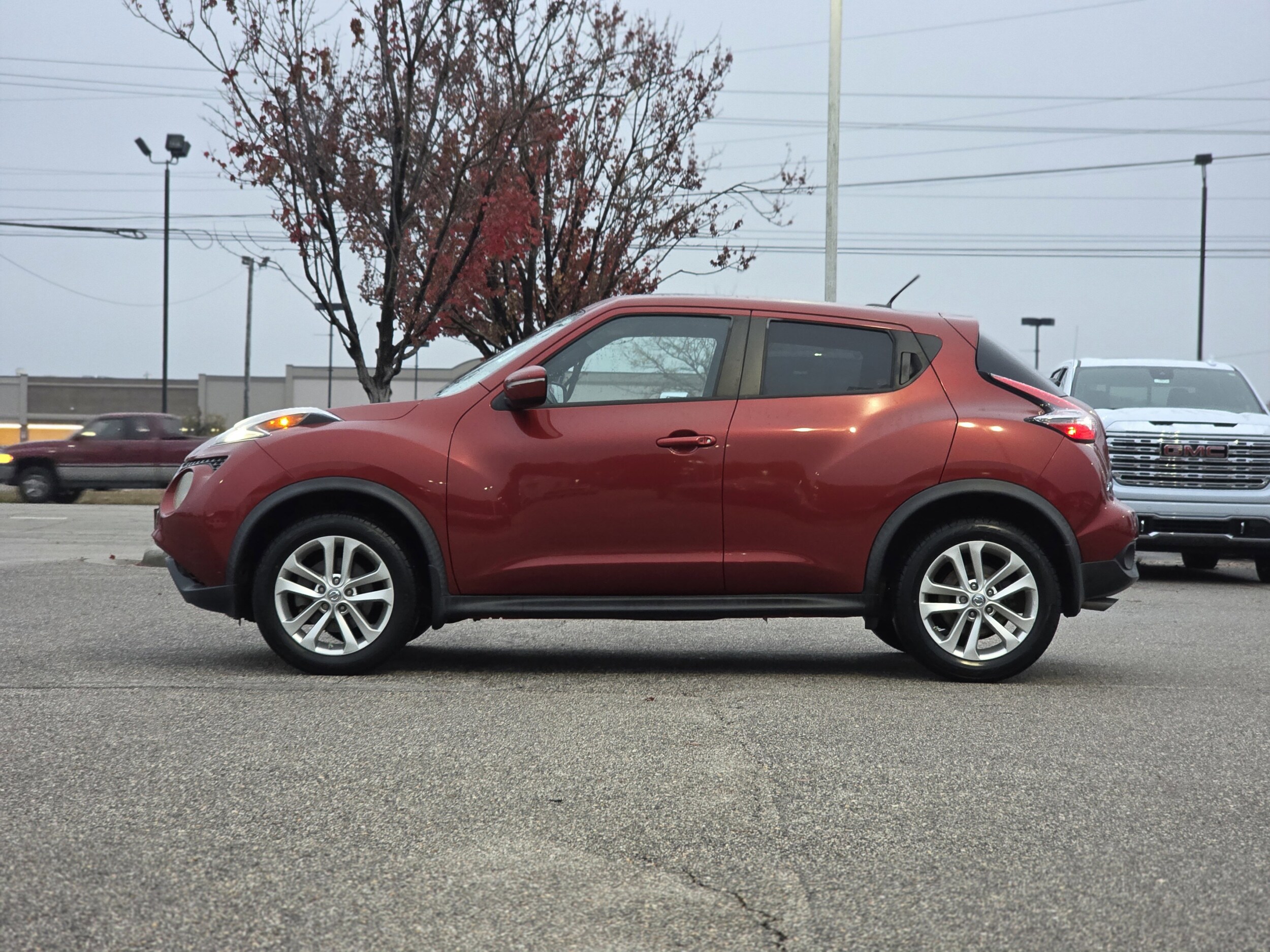 2015 Nissan Juke SV photo 3