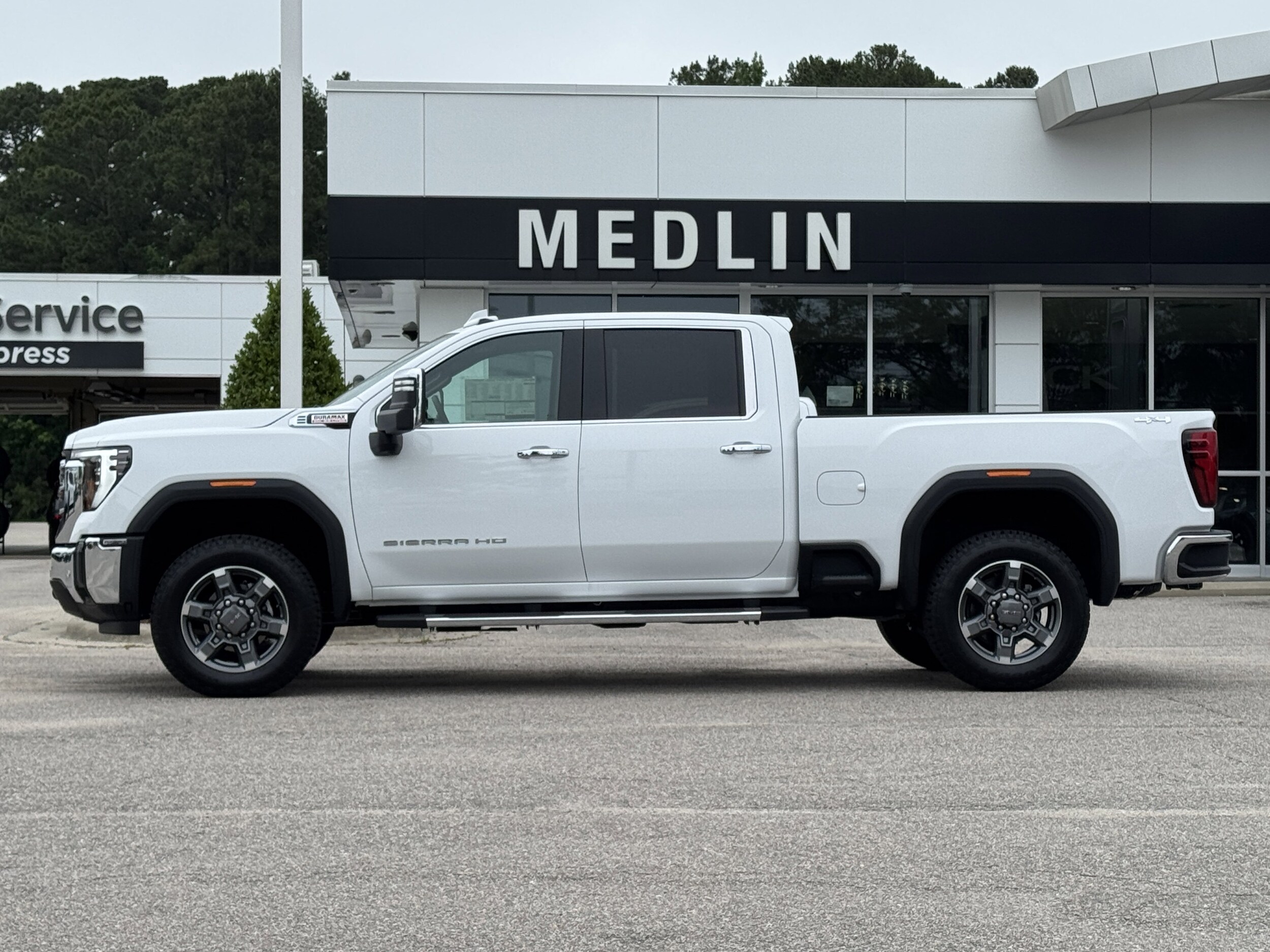2025 Gmc Sierra HD SLT photo 4