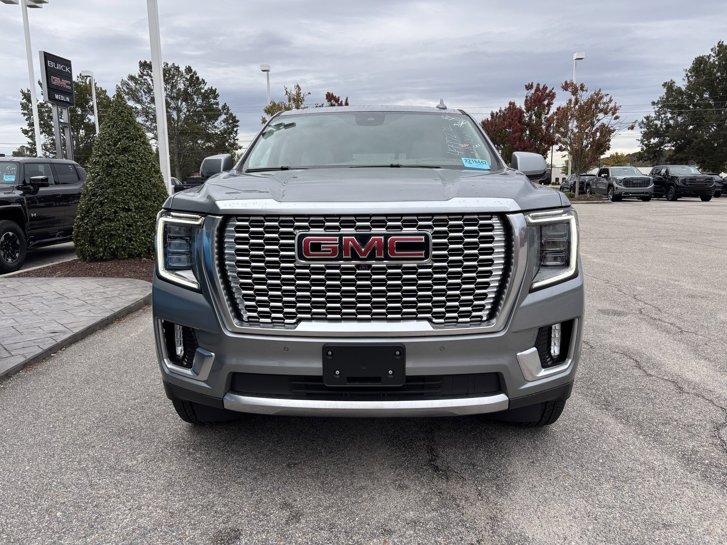 2024 Gmc Yukon Denali photo 3