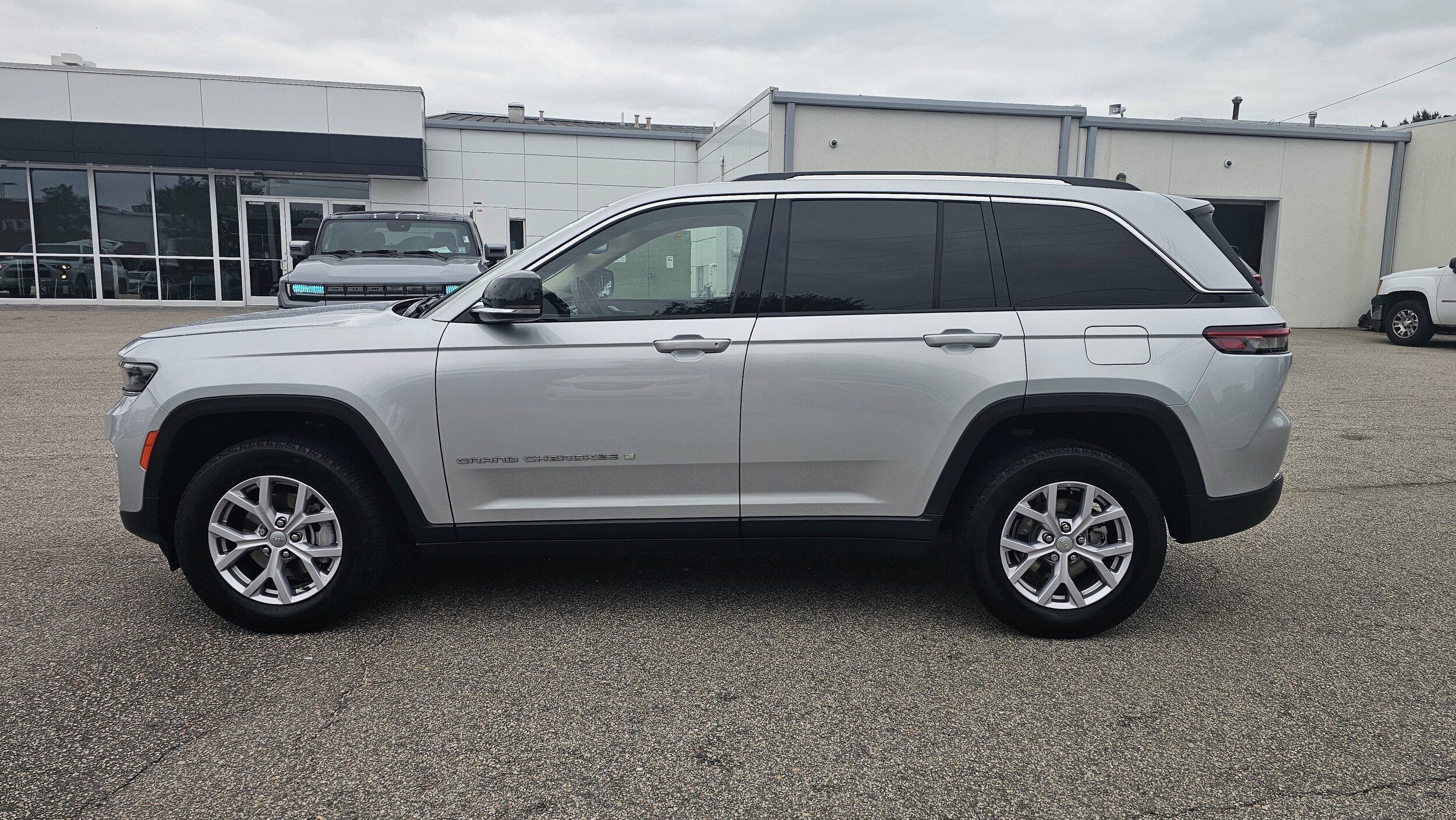 2022 Jeep Grand Cherokee Limited photo 4