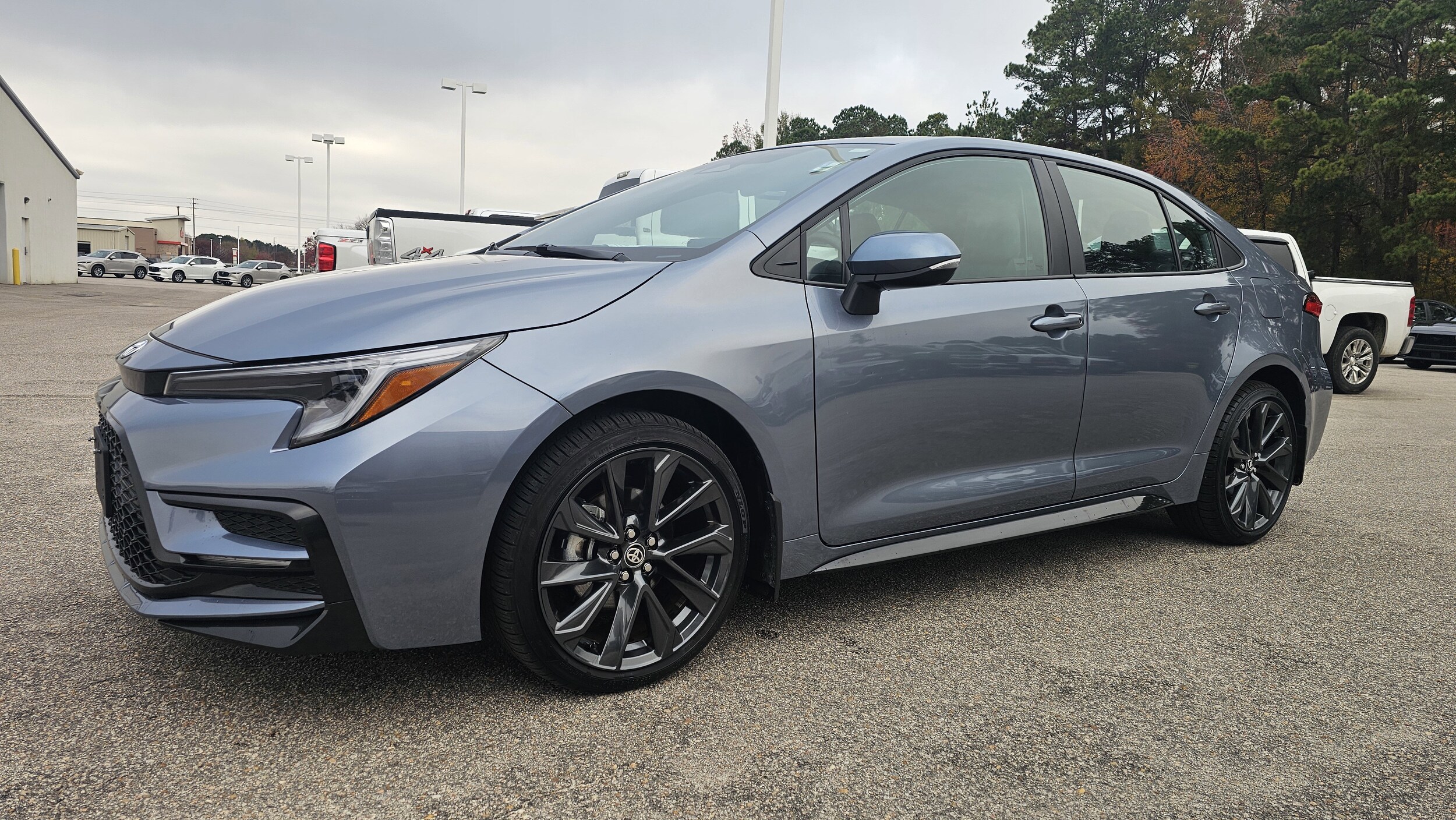 2025 Toyota Corolla SE photo 3