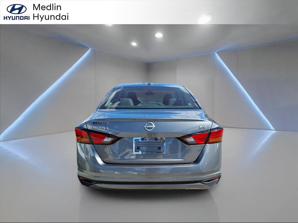 Used 2024 Nissan Altima 2.5 SV 4dr Car