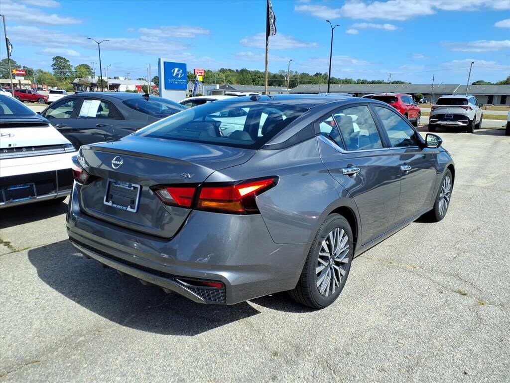 2024 Nissan Altima 2.5 SV photo 3