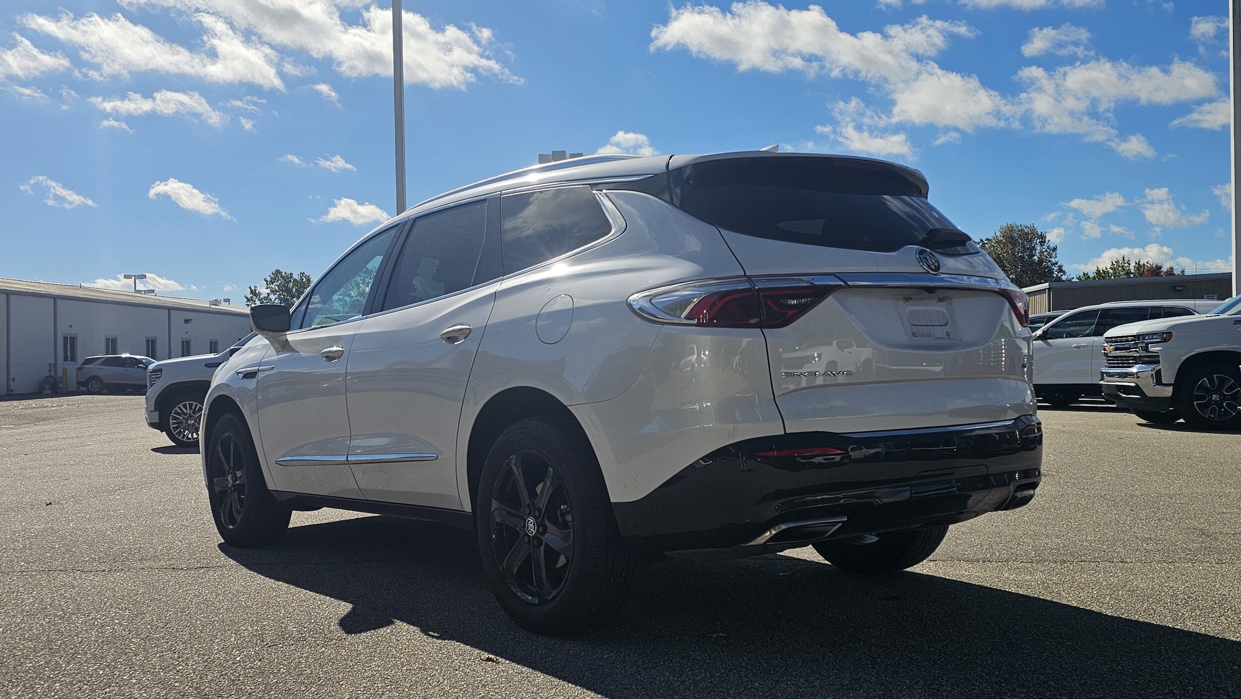 2023 Buick Enclave Essence photo 3