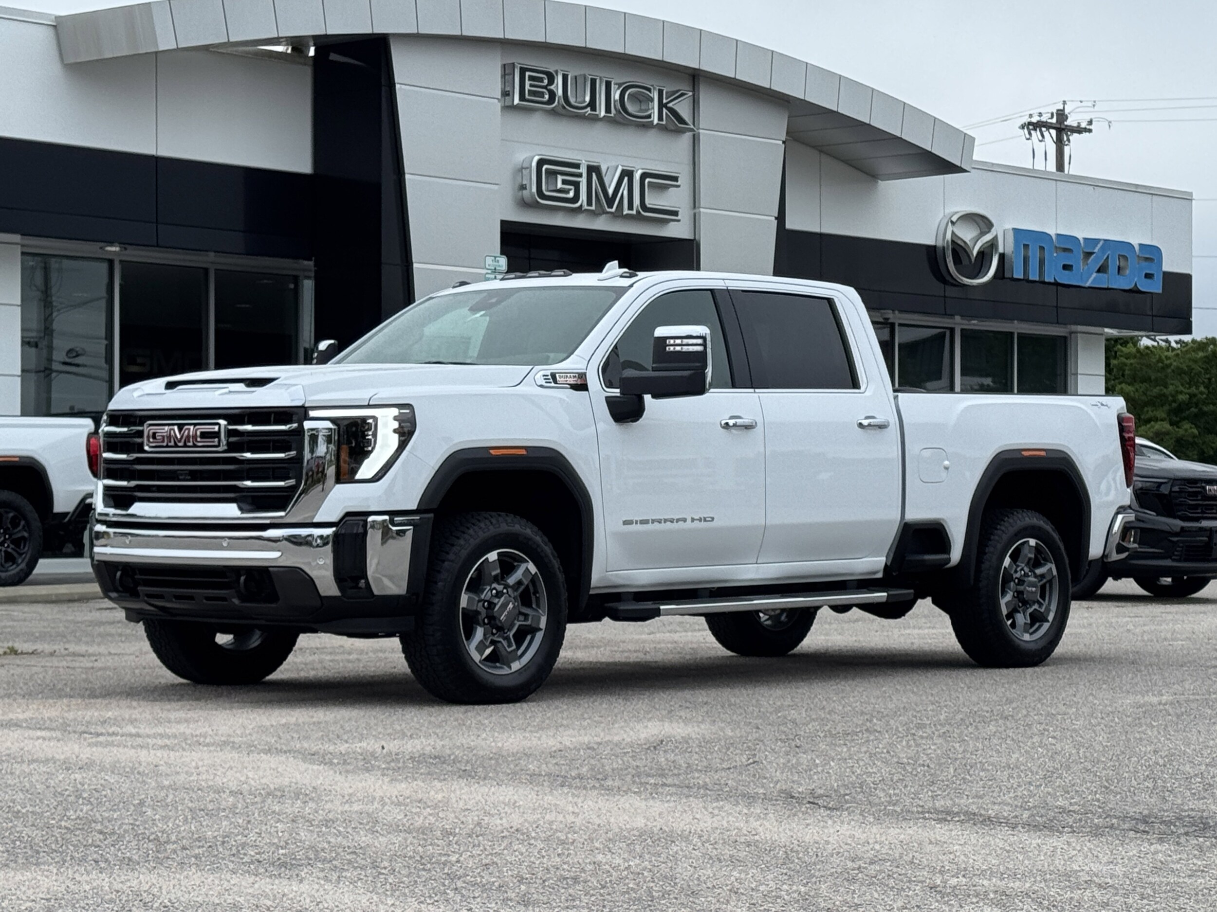 2025 Gmc Sierra HD SLT photo 3