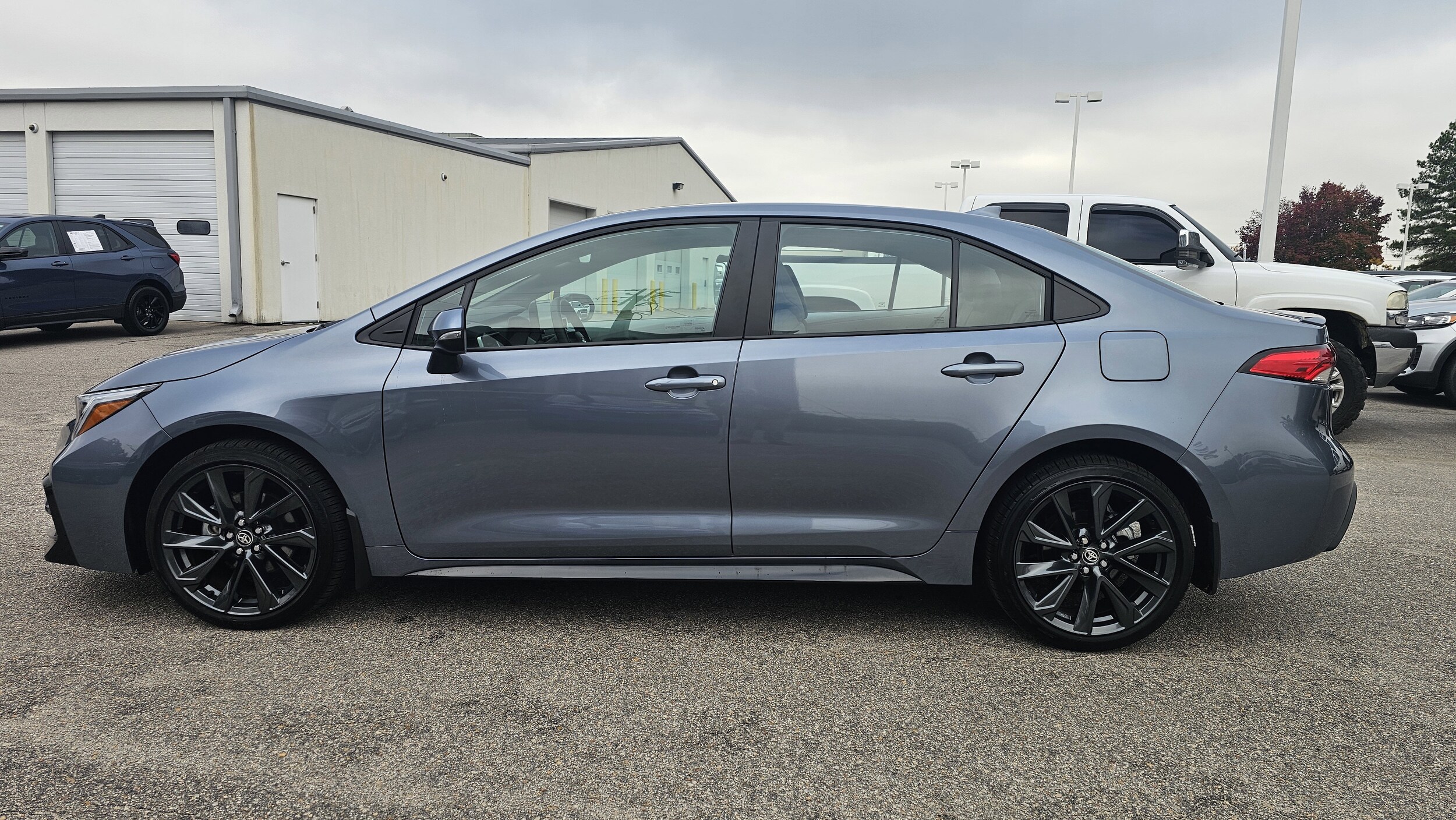 2025 Toyota Corolla SE photo 4