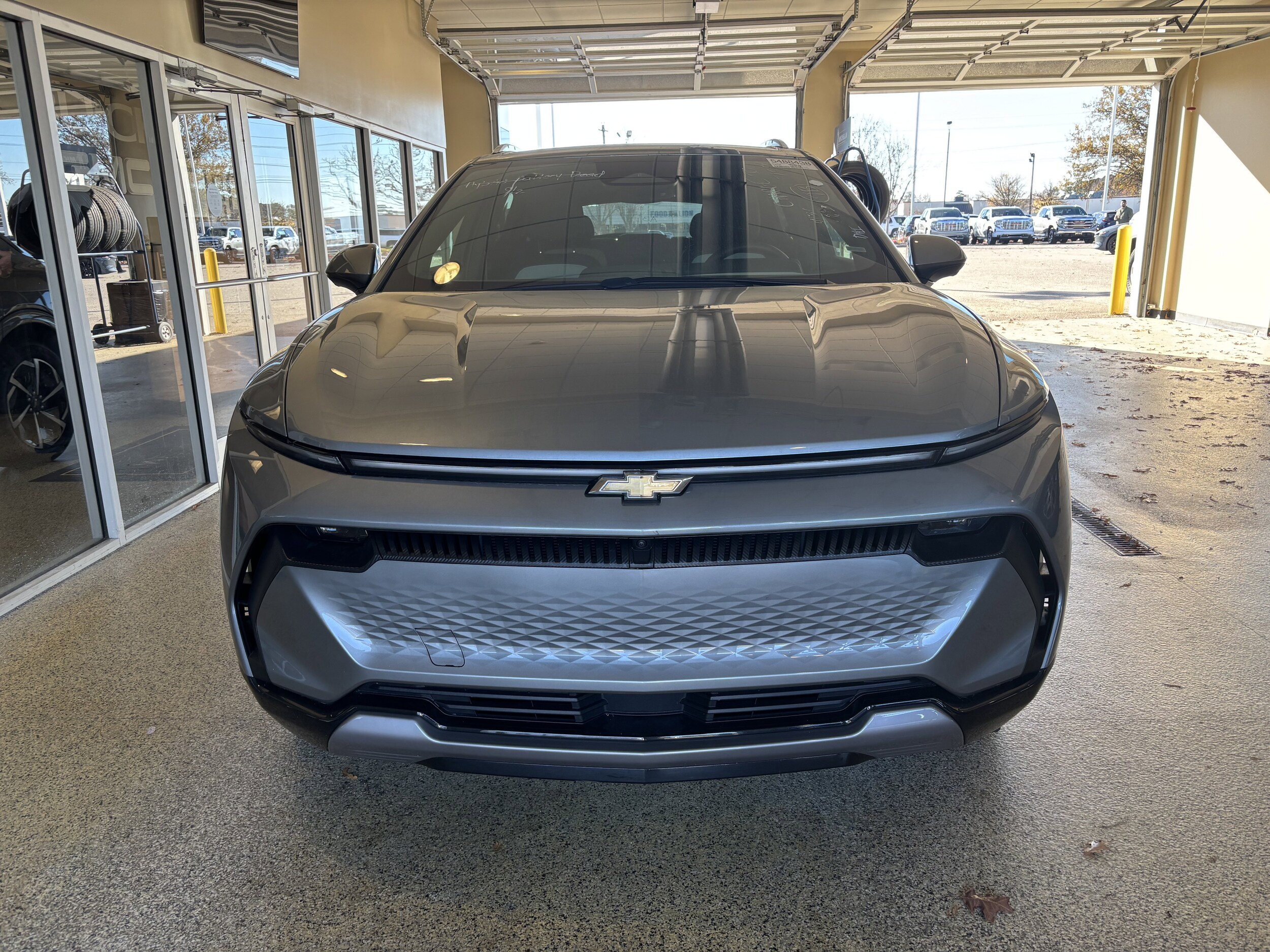 2025 Chevrolet Equinox EV 1LT photo 2