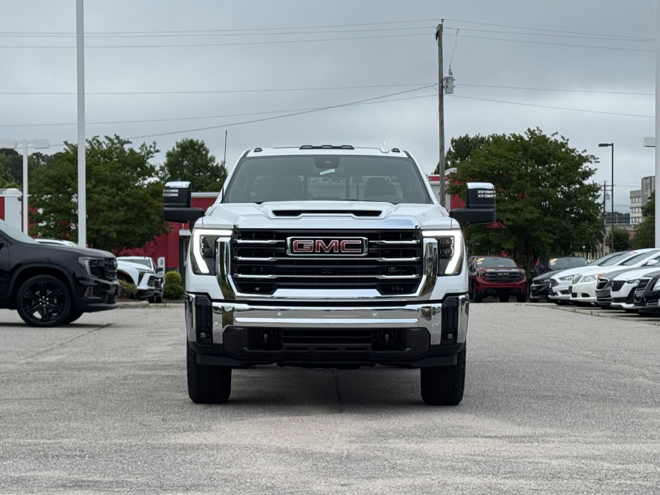 2025 Gmc Sierra HD SLT photo 2