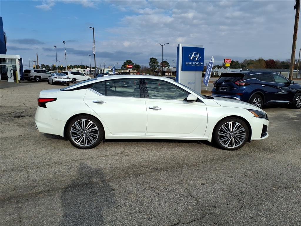 Used 2023 Nissan Altima 2.5 SL 4dr Car