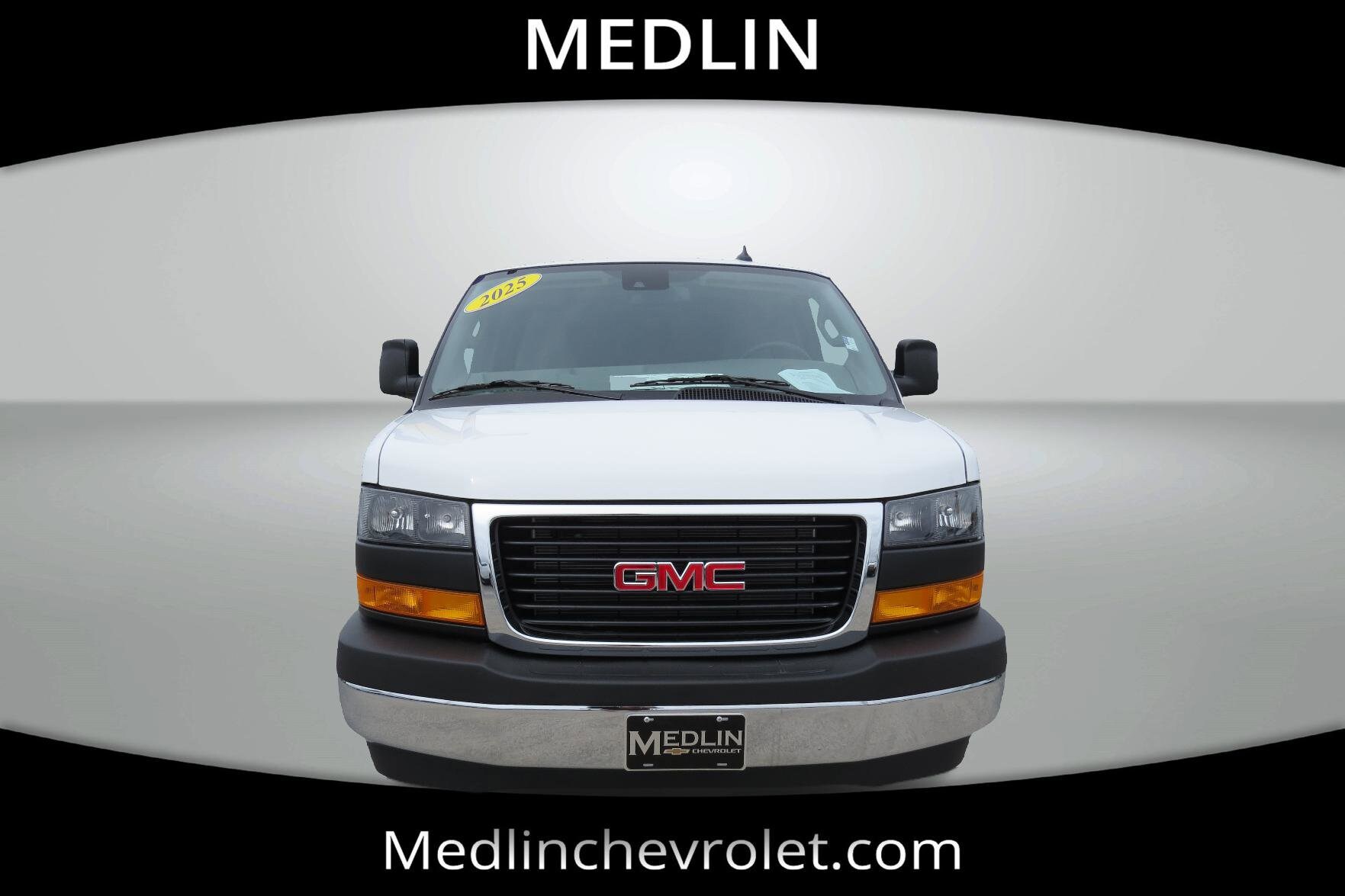 2025 Gmc Savana Cargo 3500 photo 3