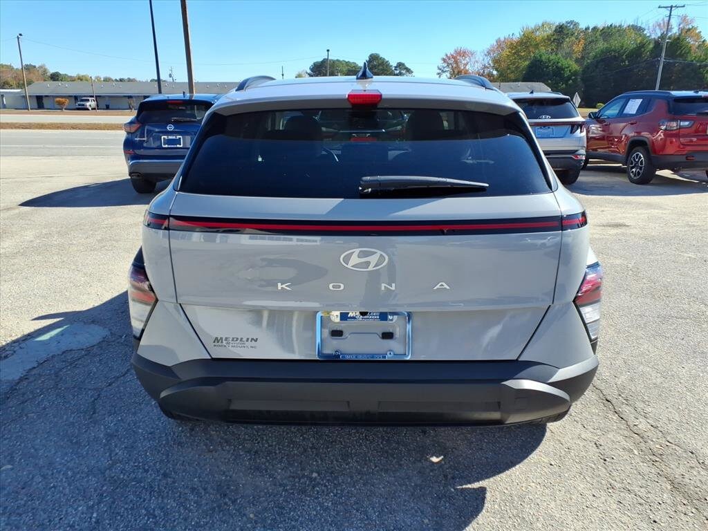 2025 Hyundai Kona SEL photo 4