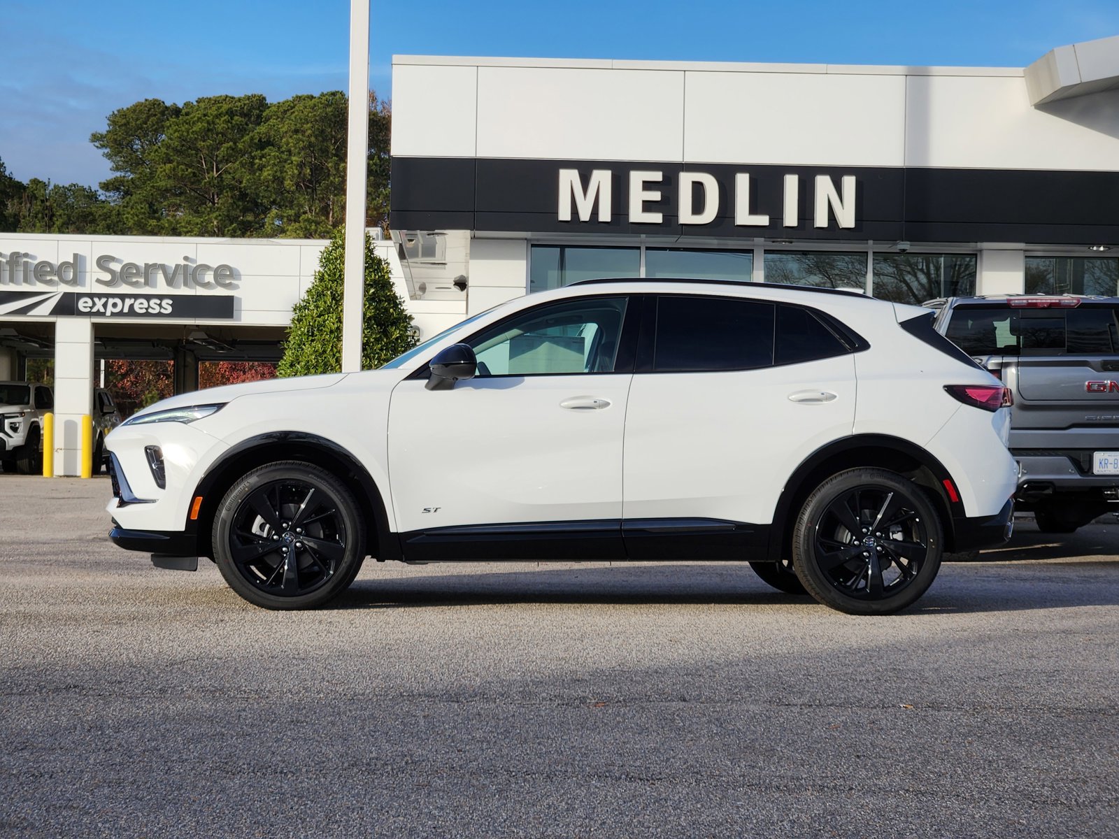 2025 Buick Envision Sport Touring photo 4