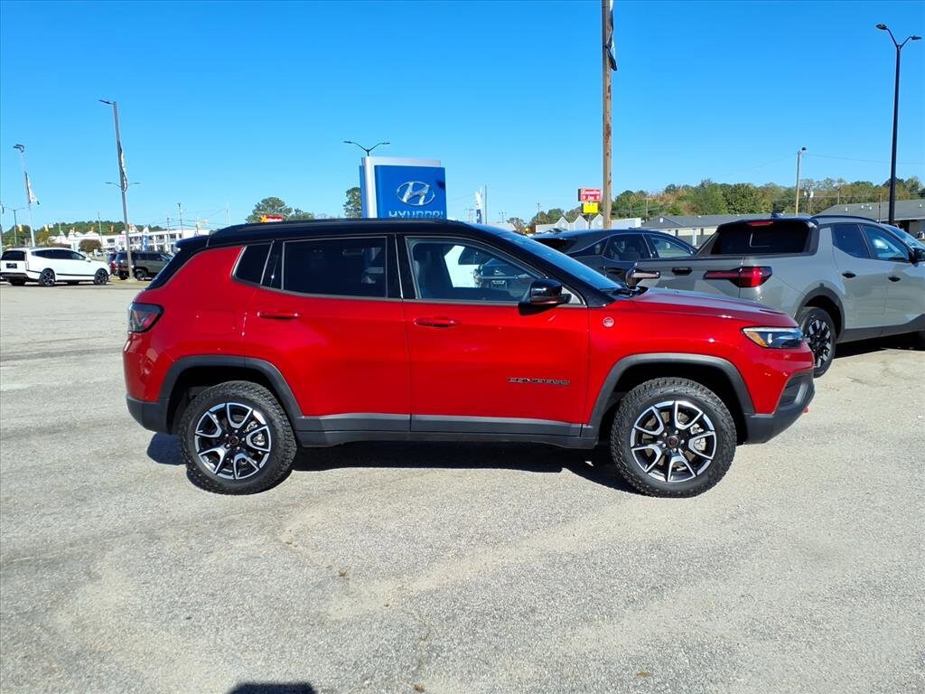 Used 2025 Jeep Compass Trailhawk Sport Utility