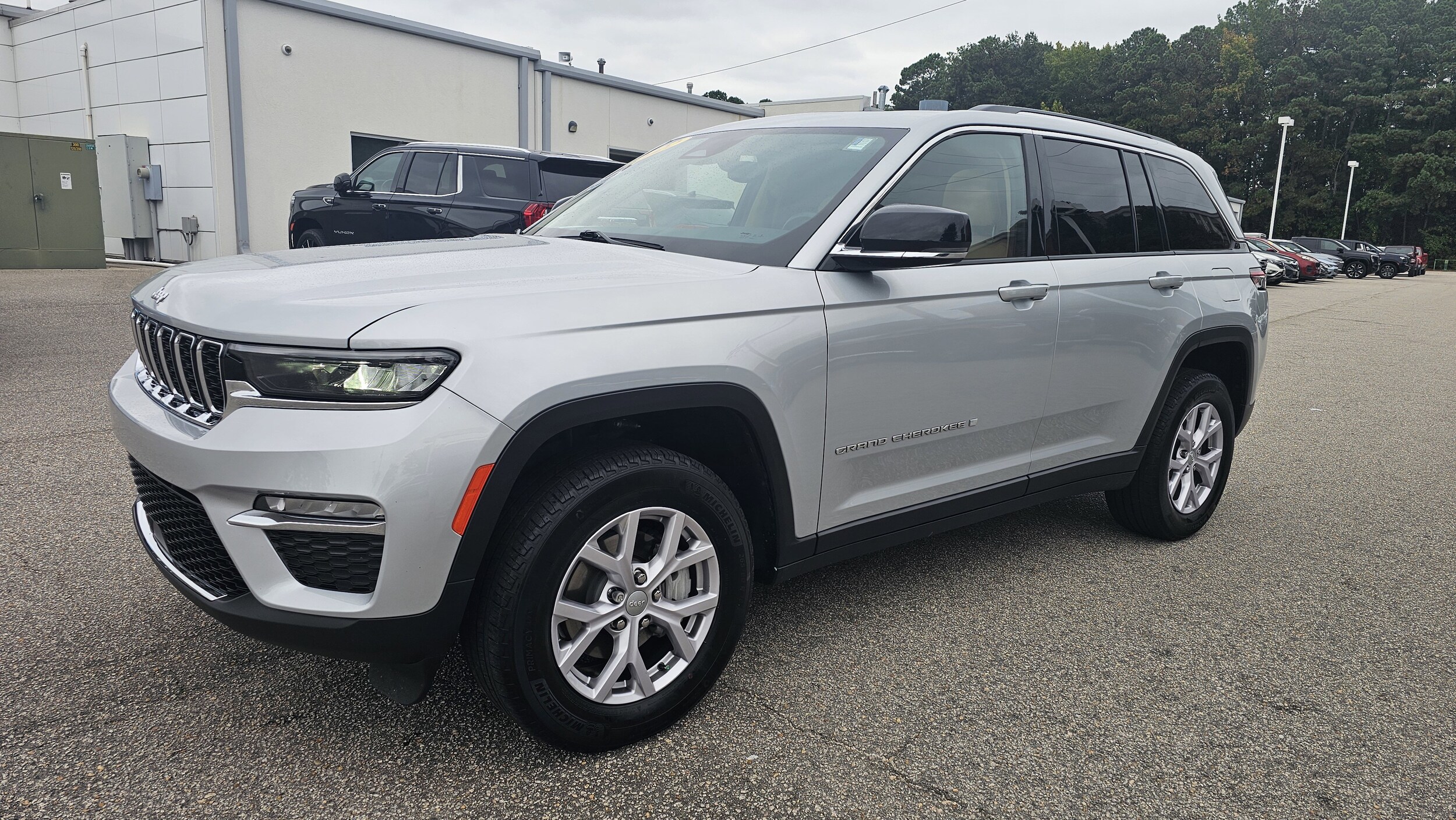 2022 Jeep Grand Cherokee Limited photo 3
