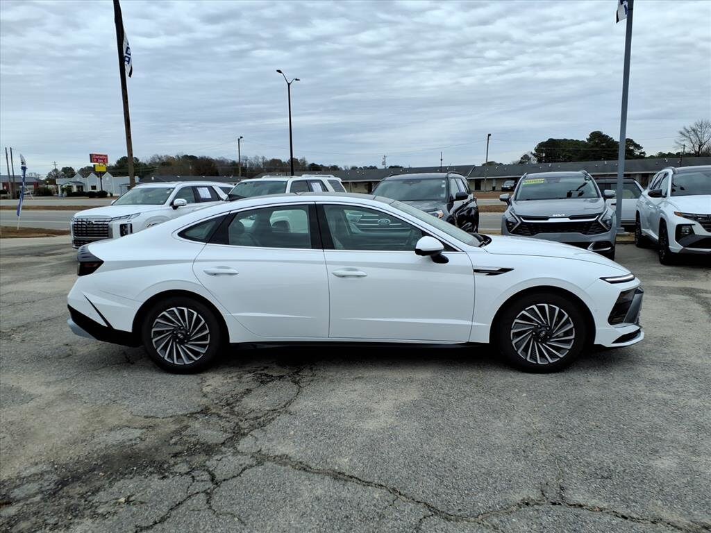 Used 2025 Hyundai Sonata Hybrid Limited 4dr Car