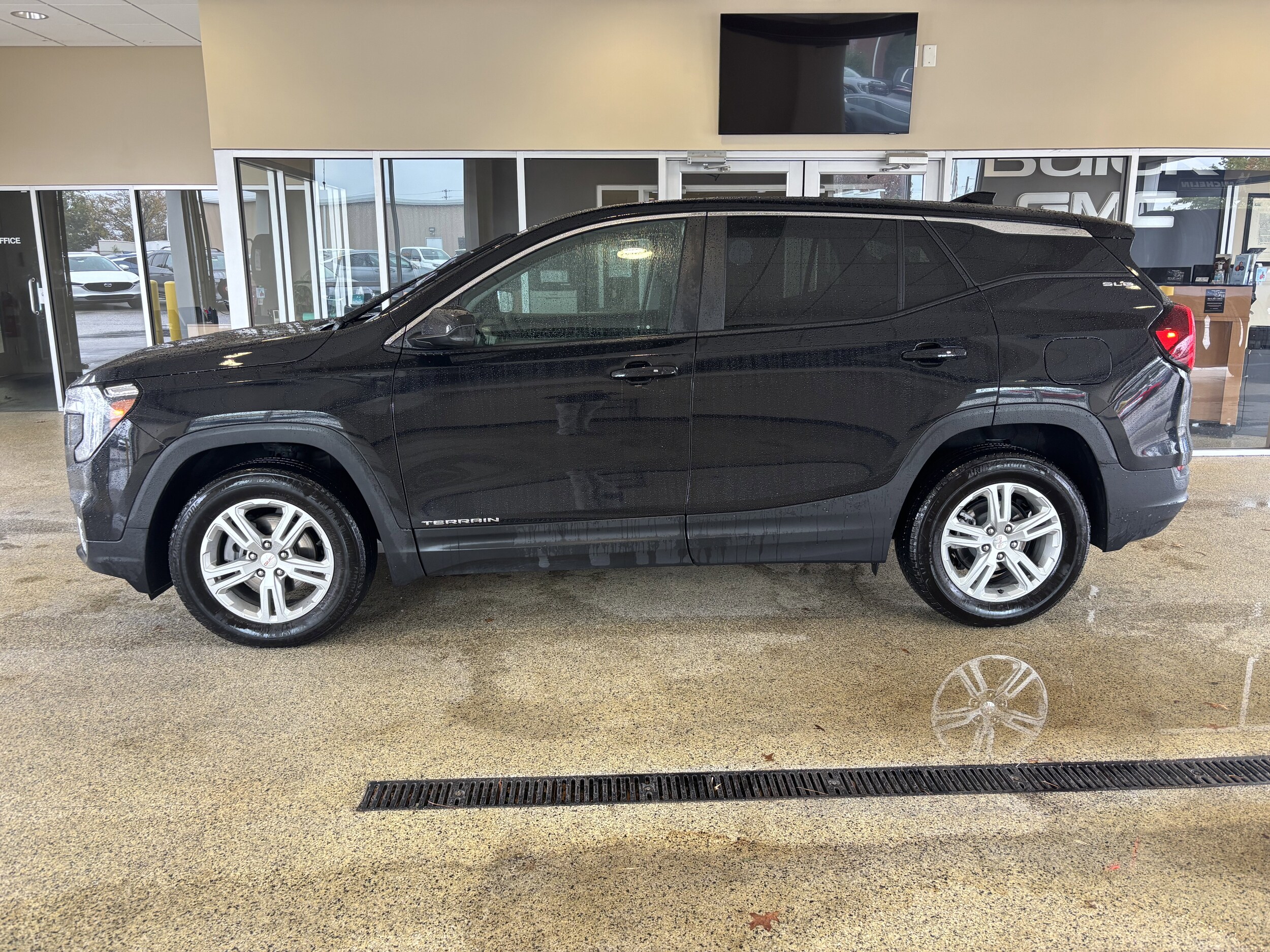 2024 Gmc Terrain SLE photo 2