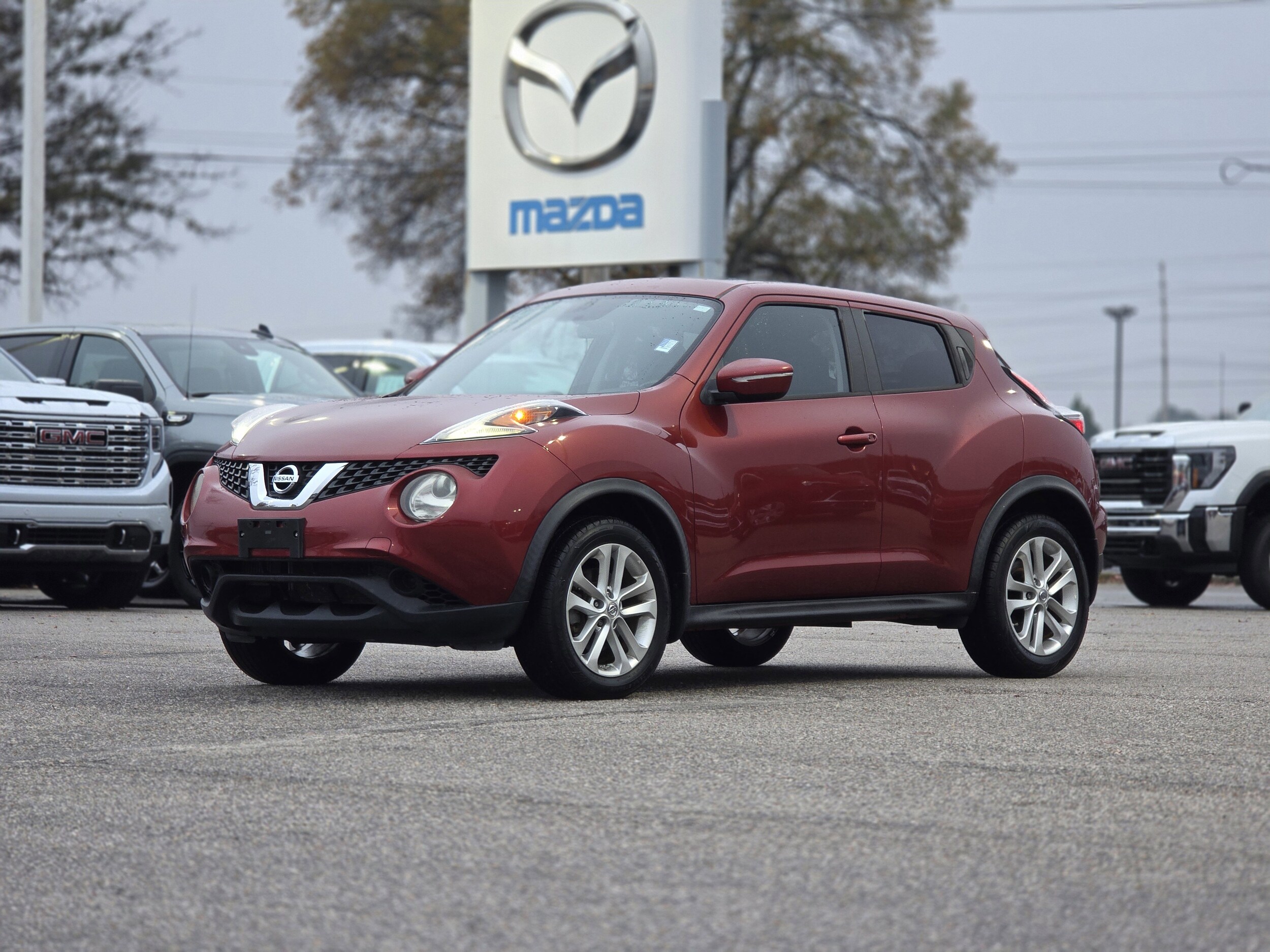 2015 Nissan Juke SV photo 2