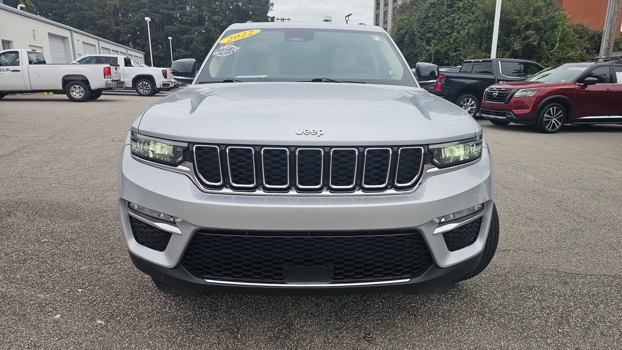 2022 Jeep Grand Cherokee Limited photo 2