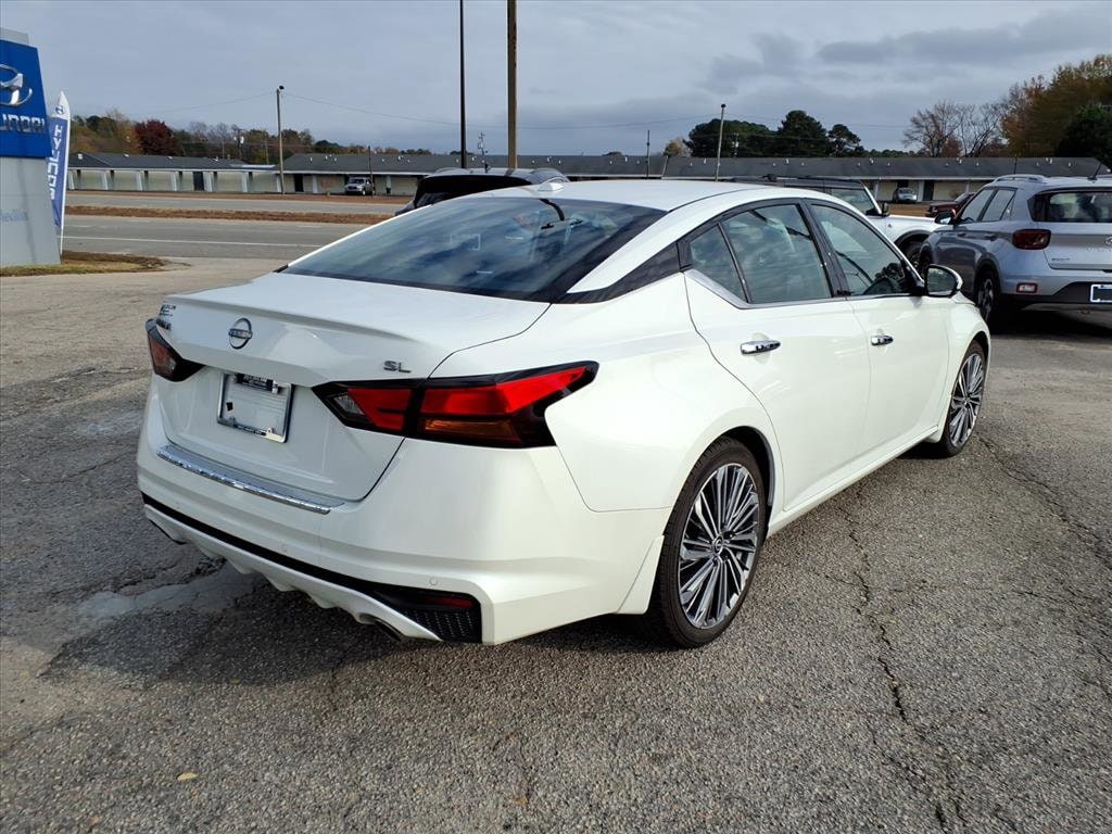 Used 2023 Nissan Altima 2.5 SL 4dr Car