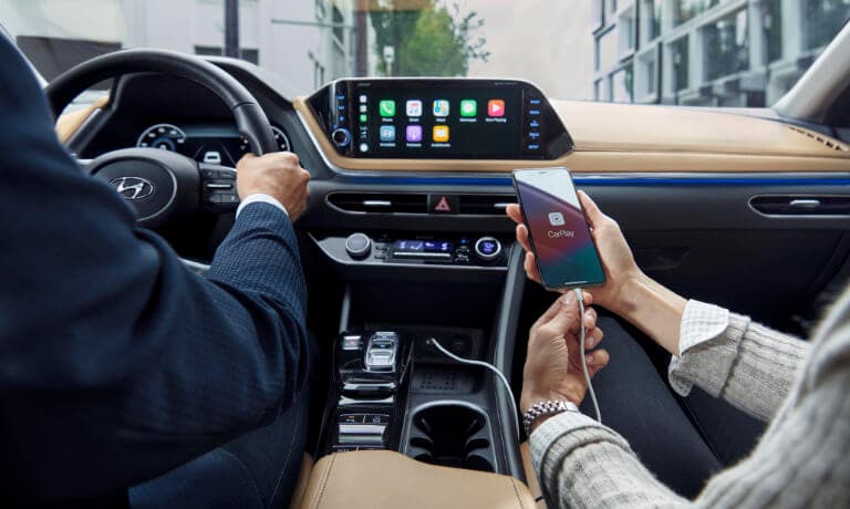 2021 Hyundai Sonata connecting a phone to the infotainment system