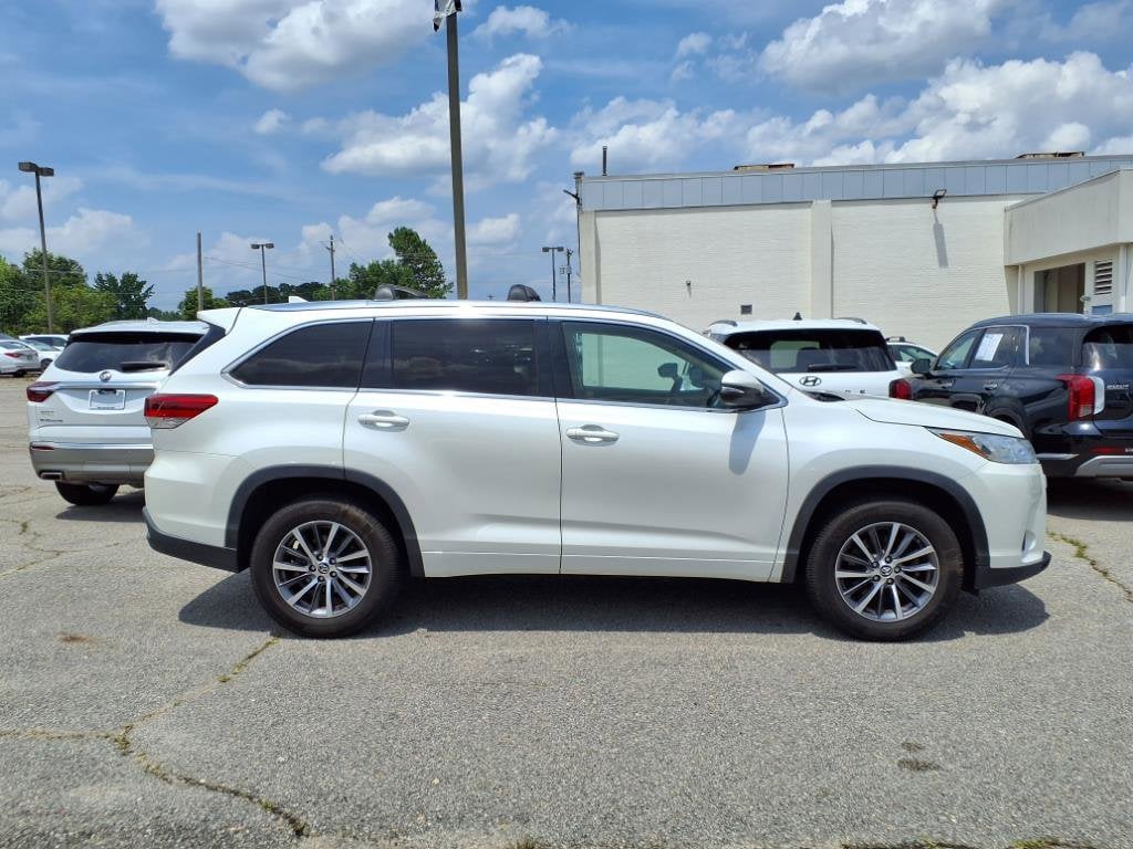 Used 2017 Toyota Highlander XLE with VIN 5TDKZRFH6HS214189 for sale in Rocky Mount, NC