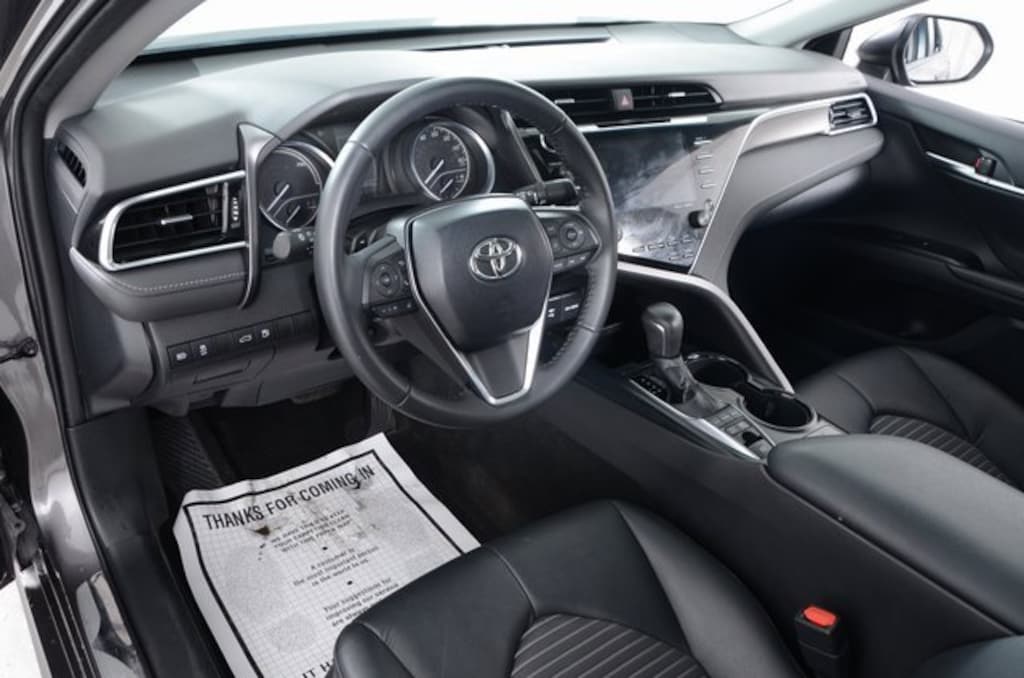 Used 2018 Toyota Camry Hybrid SE Sedan