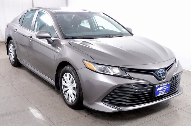 2020 Toyota Camry LE's photo