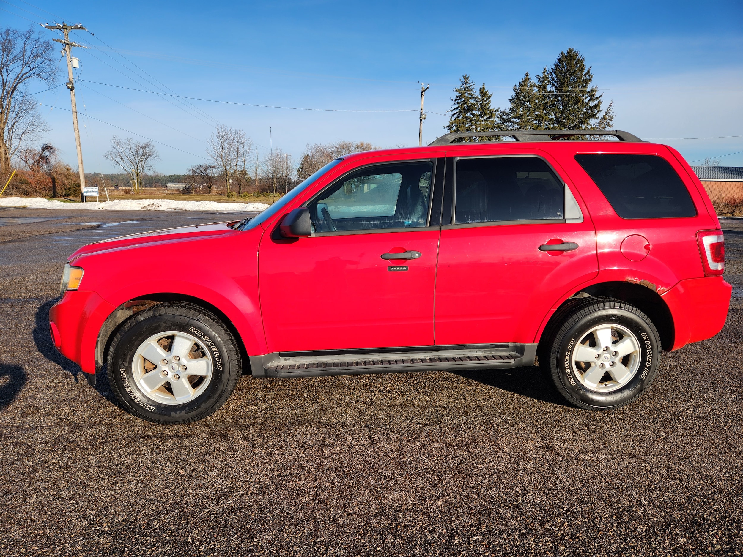 Used 2009 Ford Escape XLT with VIN 1FMCU93G39KA14518 for sale in Chesaning, MI