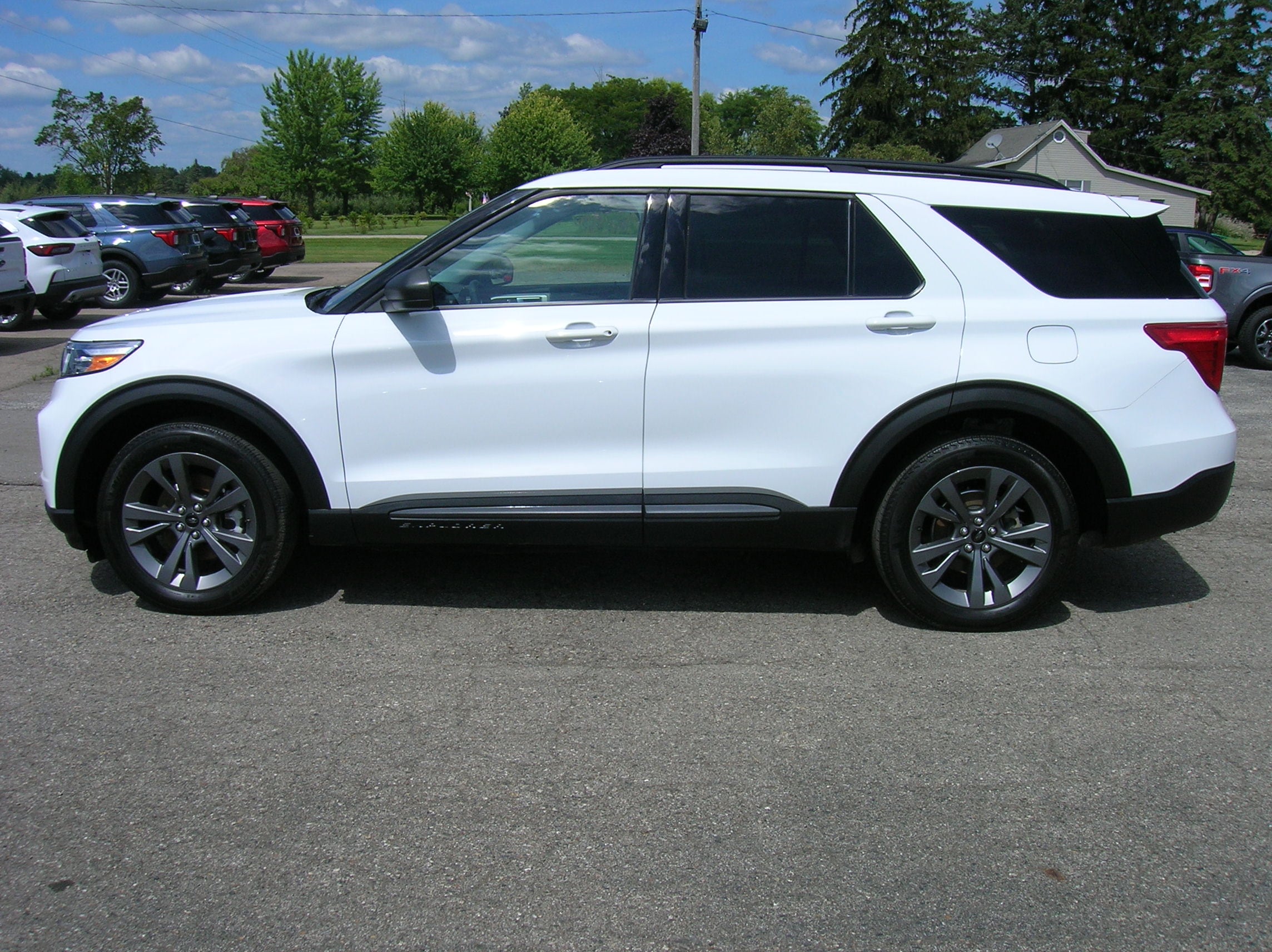 Used 2021 Ford Explorer XLT with VIN 1FMSK8DH2MGB69690 for sale in Chesaning, MI