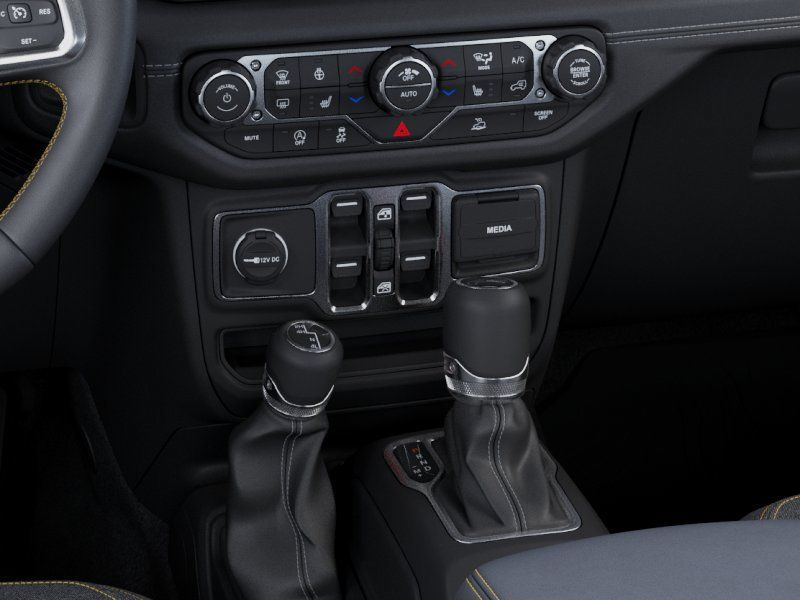 2025 Jeep Wrangler 4-Door Sahara - Photo 24
